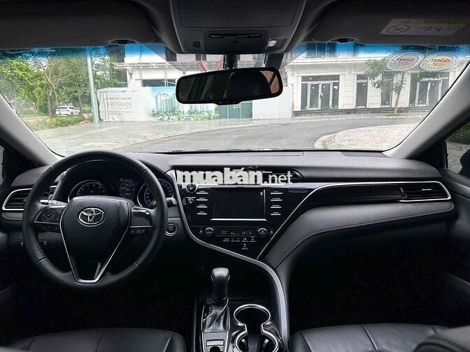 Toyota Camry 2.0G sản xuất 2019 nhập thái lan