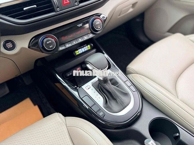 Kia Cerato Luxury 1.6 AT cavansite sản xuất 2021