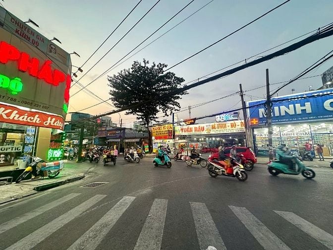 🔥 CHO THUÊ NHÀ MT 101 PHẠM VĂN CHIÊU, GÒ VẤP_DIỆN TÍCH: 11m x40m