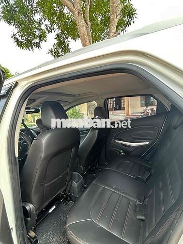 Ford EcoSport Trắng 5 chỗ