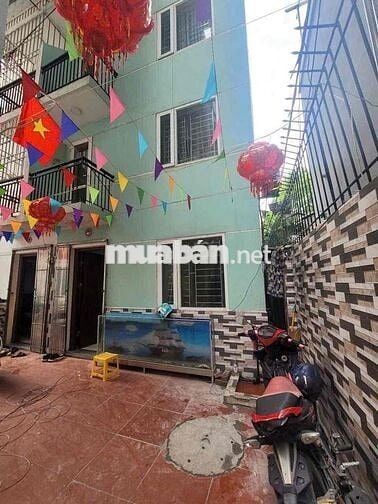 Nhà nguyên căn ngõ 81 Đông Ngạc , Bắc Từ Liêm 48mx4Tx4N 10 triệu.