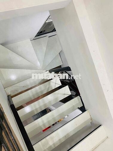 Căn hộ tập thể quân đội 120 Hoàng Quốc Việt 100m2 4,5 tỷ bán rẻ