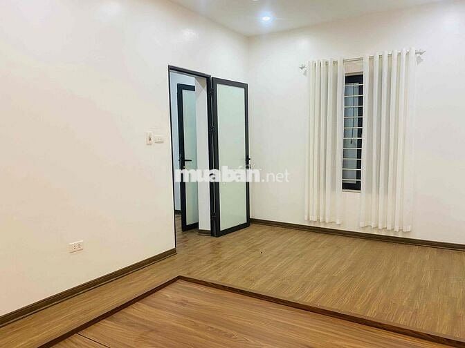 Căn hộ tập thể quân đội 120 Hoàng Quốc Việt 100m2 4,5 tỷ bán rẻ