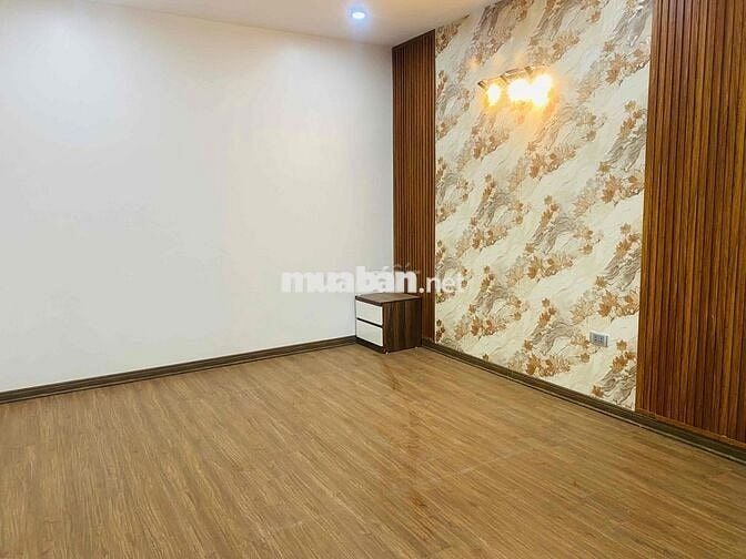 Căn hộ tập thể quân đội 120 Hoàng Quốc Việt 100m2 4,5 tỷ bán rẻ