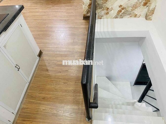 Căn hộ tập thể quân đội 120 Hoàng Quốc Việt 100m2 4,5 tỷ bán rẻ