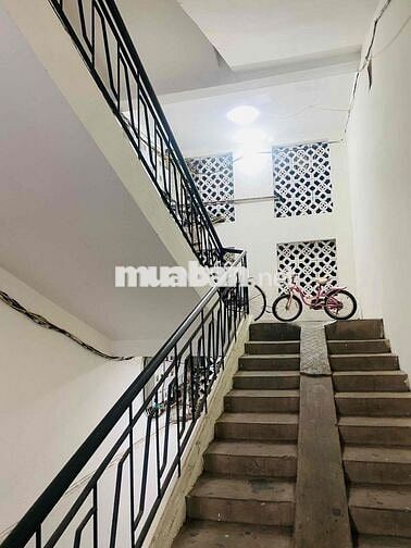 Căn hộ tập thể quân đội 120 Hoàng Quốc Việt 100m2 4,5 tỷ bán rẻ