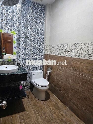 Cho thuê nhà nguyên căn 5 tầng tại hẻm 345 đường Hà Huy Giáp, Q12