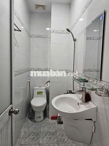 Cho thuê nhà nguyên căn 5 tầng tại hẻm 345 đường Hà Huy Giáp, Q12