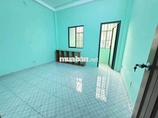 Cho thuê phòng ban công, có máy lạnh, tủ quần áo, máy giặt.