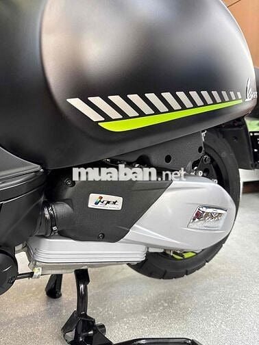 Vespa Sprint Tech 150cc Đen mới câu bình đổ xăng