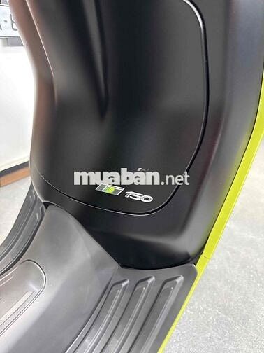 Vespa Sprint Tech 150cc Đen mới câu bình đổ xăng