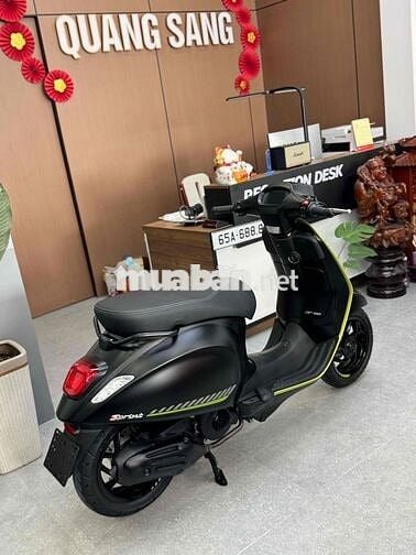 Vespa Sprint Tech 150cc Đen mới câu bình đổ xăng