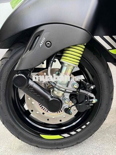 Vespa Sprint Tech 150cc Đen mới câu bình đổ xăng