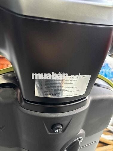 Vespa Sprint Tech 150cc Đen mới câu bình đổ xăng