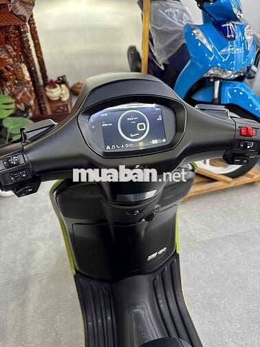 Vespa Sprint Tech 150cc Đen mới câu bình đổ xăng