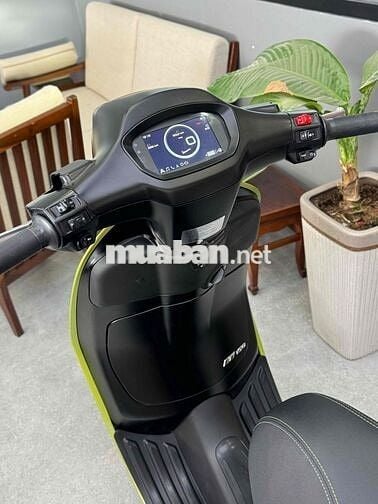 Vespa Sprint Tech 150cc Đen mới câu bình đổ xăng