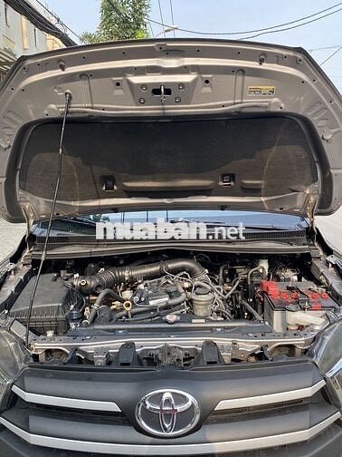 Toyota Innova E 2019 Số sàn màu Đồng ánh kim