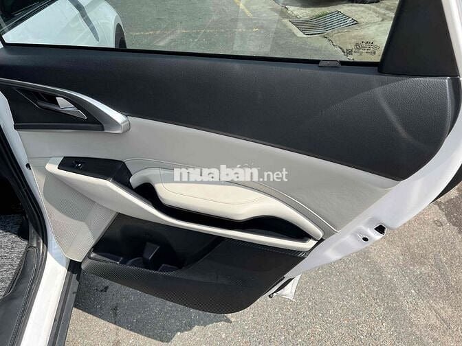 Kia Carens 1.5 Luxury 2025 Trắng 22.000 km
