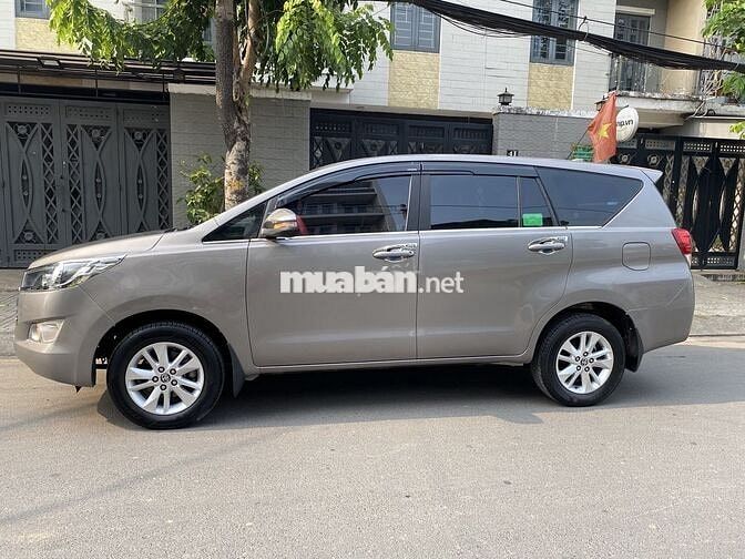 Toyota Innova E 2019 Số sàn màu Đồng ánh kim