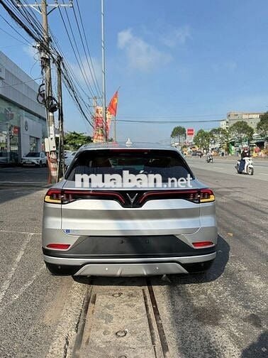 VinFast VF8 Eco 2023 Bạc 60000 km