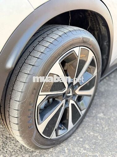 VinFast VF8 Eco 2023 Bạc 60000 km