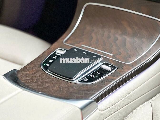 Mercedes GLC 200 4Matic 2021 Xám đen 27.000km