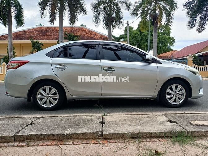 Bán xe Vios 2015 màu bạc số tay.