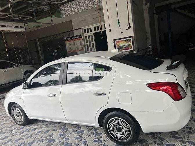 Nissan Sunny Trắng Số sàn