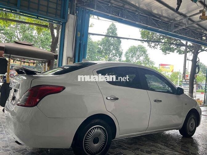 Nissan Sunny Trắng Số sàn