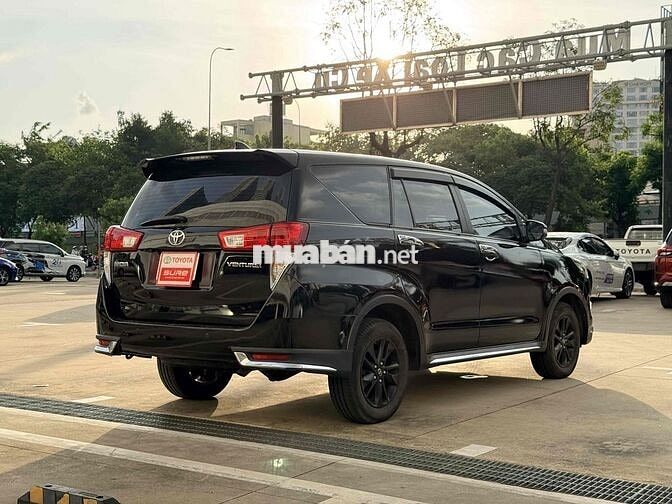 Toyota Innova 2.0G Venturer 2018 Đen số tự động