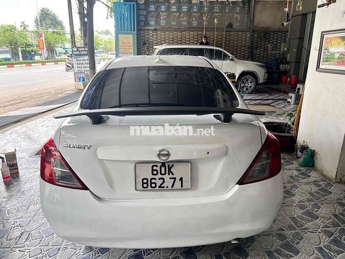 Nissan Sunny Trắng Số sàn