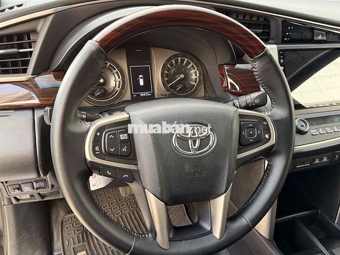Toyota Innova 2.0G Venturer 2018 Đen số tự động