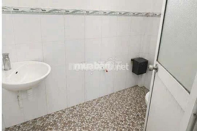 CHO THUÊ NHÀ TRỆT MẶT BẰNG KINH DOANH GẦN CHỢ KDC 586 GIÁ 10TR/THÁNG