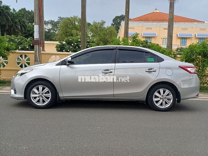Bán xe Vios 2015 màu bạc số tay.