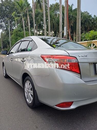 Bán xe Vios 2015 màu bạc số tay.