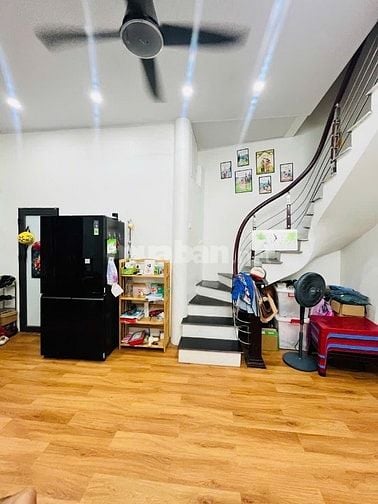 Bán gấp nhà Dương Văn Bé lô góc thoáng sáng, Dt 30m2, mt 5.5m, 5.4 tỷ.