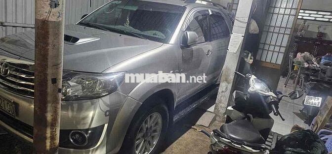 Toyota Fortuner 2014 Dầu Số sàn Bạc 8 chỗ