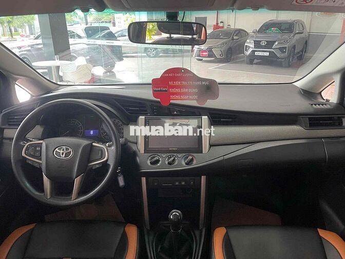 Cần bán Innova E số sàn 2021 Bạc Giá giảm sập sàn