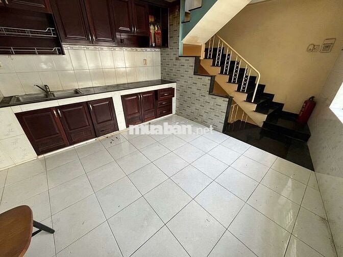 Nhà cho thuê hẻm xe hơi Q11 giá 10tr còn thương lượng cọc 1 

