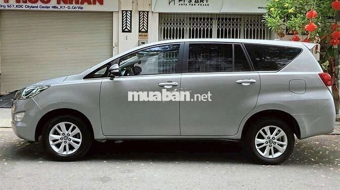 Gia đình bán xe Toyota Innova 2.0E đời cuối 2017