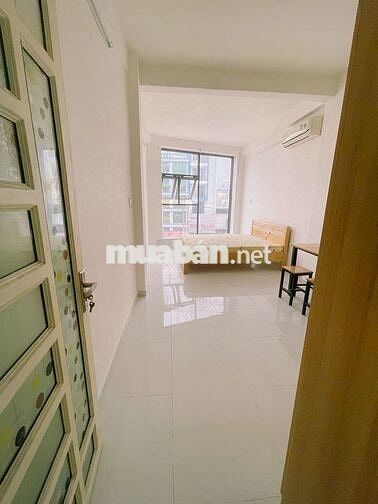 Cho thuê STUDIO CỬA SỔ TRỜI RỘNG ~35M2 - GẦN CV LÊ THỊ RIÊNG