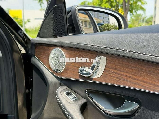 Mercedes-Benz C200 Exclusive 2020 23.600 km
