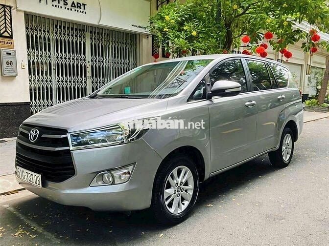 Gia đình bán xe Toyota Innova 2.0E đời cuối 2017