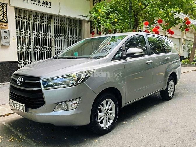 Gia đình bán xe Toyota Innova 2.0E đời cuối 2017 90%new