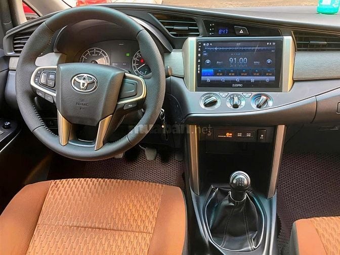 Gia đình bán xe Toyota Innova 2.0E đời cuối 2017 90%new