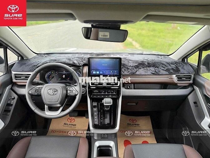 Toyota Innova Cross Hybrid 2026 Bạc 1.000 km