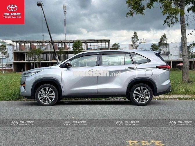 Toyota Innova Cross Hybrid 2026 Bạc 1.000 km