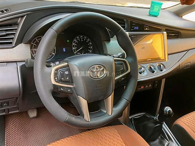 Gia đình bán xe Toyota Innova 2.0E đời cuối 2017 90%new