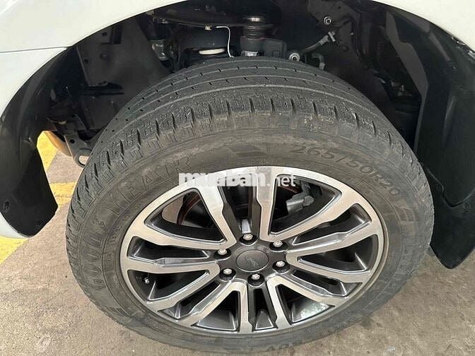 Ford Everest Titanium 2020. bảo hành hãng. 805tr
