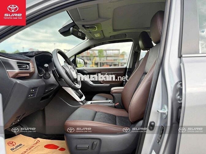 Toyota Innova Cross Hybrid 2026 Bạc 1.000 km